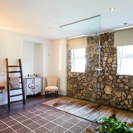 Luxury Moruse Villa